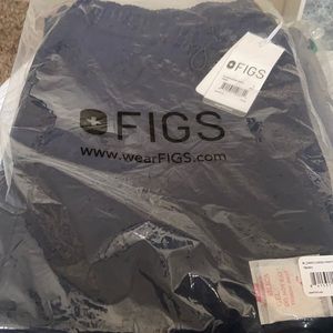 Men’s L unopened FIGS Cario Cargo Scrub Bottoms